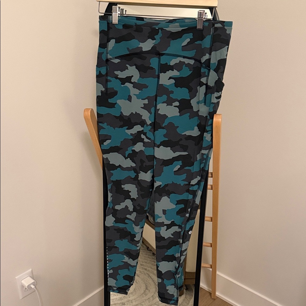 Lululemon Green Black camo tights